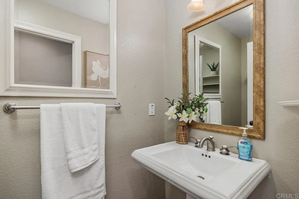 7345 Calle Conifera Carlsbad, CA 92009