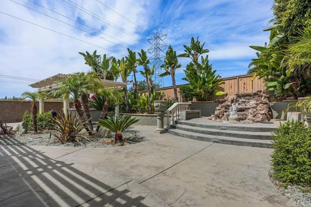 7345 Calle Conifera Carlsbad, CA 92009