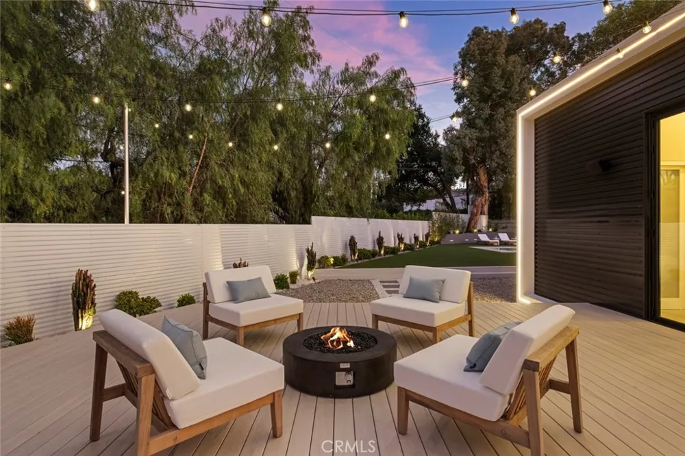22020 Alizondo Woodland Hills, CA 91364