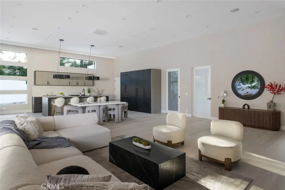 22020 Alizondo Woodland Hills, CA 91364