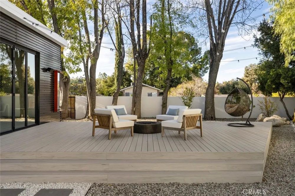 22020 Alizondo Woodland Hills, CA 91364
