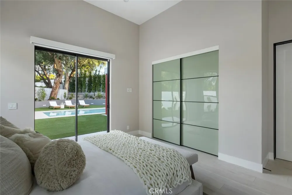 22020 Alizondo Woodland Hills, CA 91364