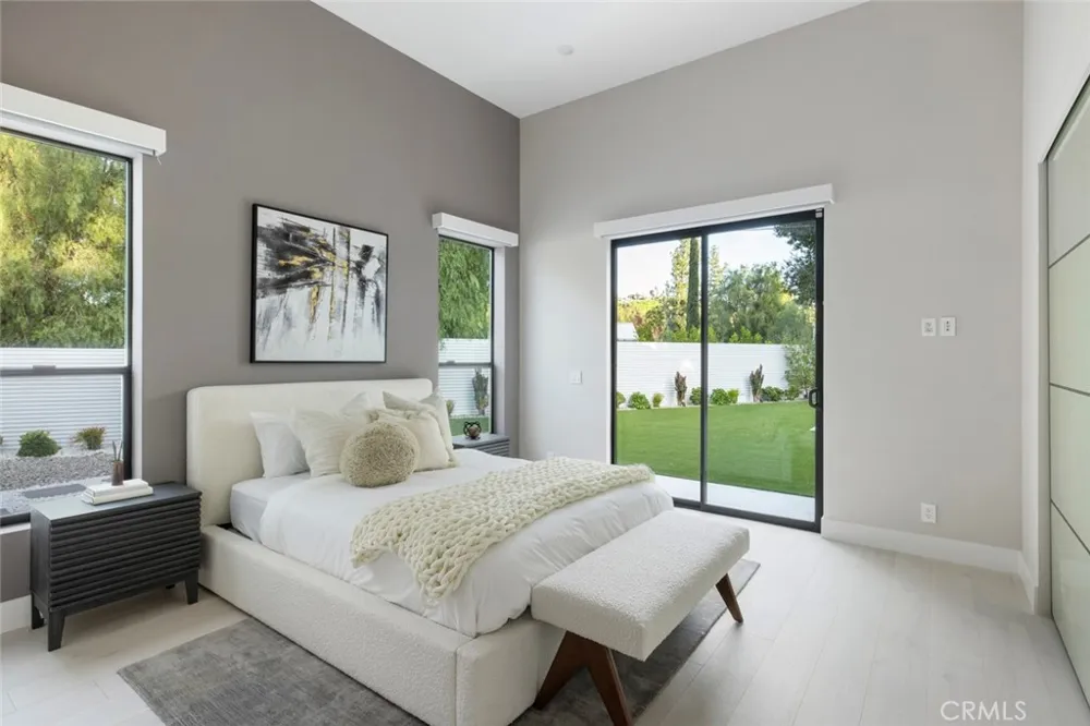 22020 Alizondo Woodland Hills, CA 91364