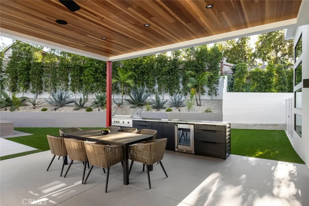22020 Alizondo Woodland Hills, CA 91364