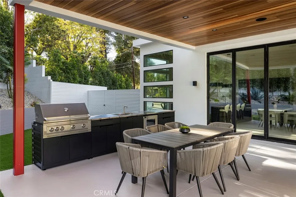 22020 Alizondo Woodland Hills, CA 91364