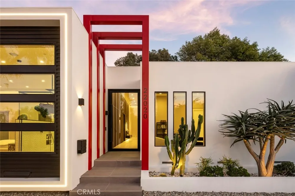 22020 Alizondo Woodland Hills, CA 91364