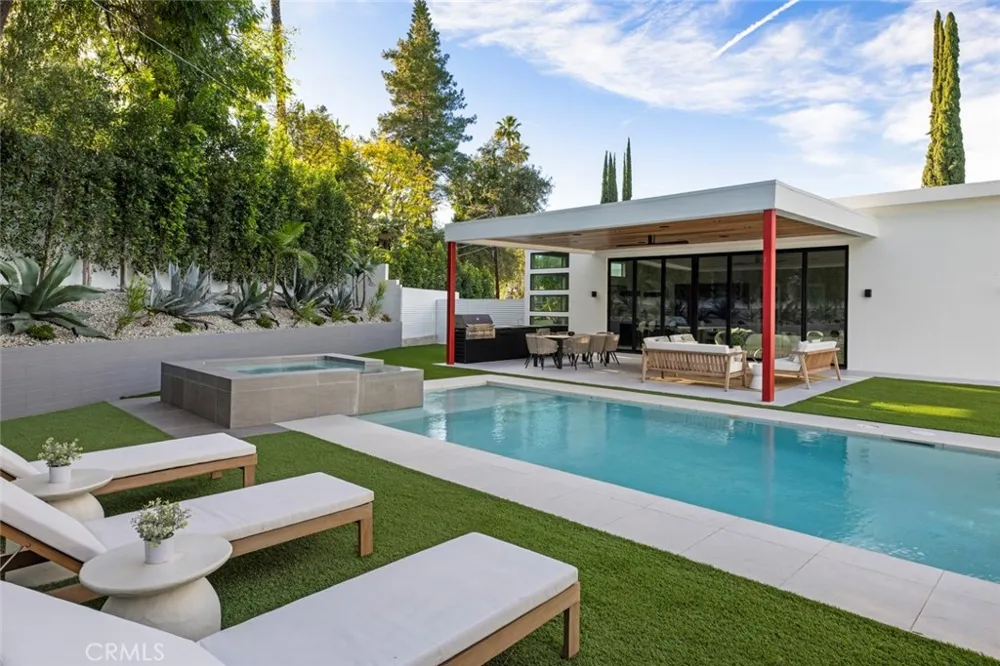 22020 Alizondo Woodland Hills, CA 91364