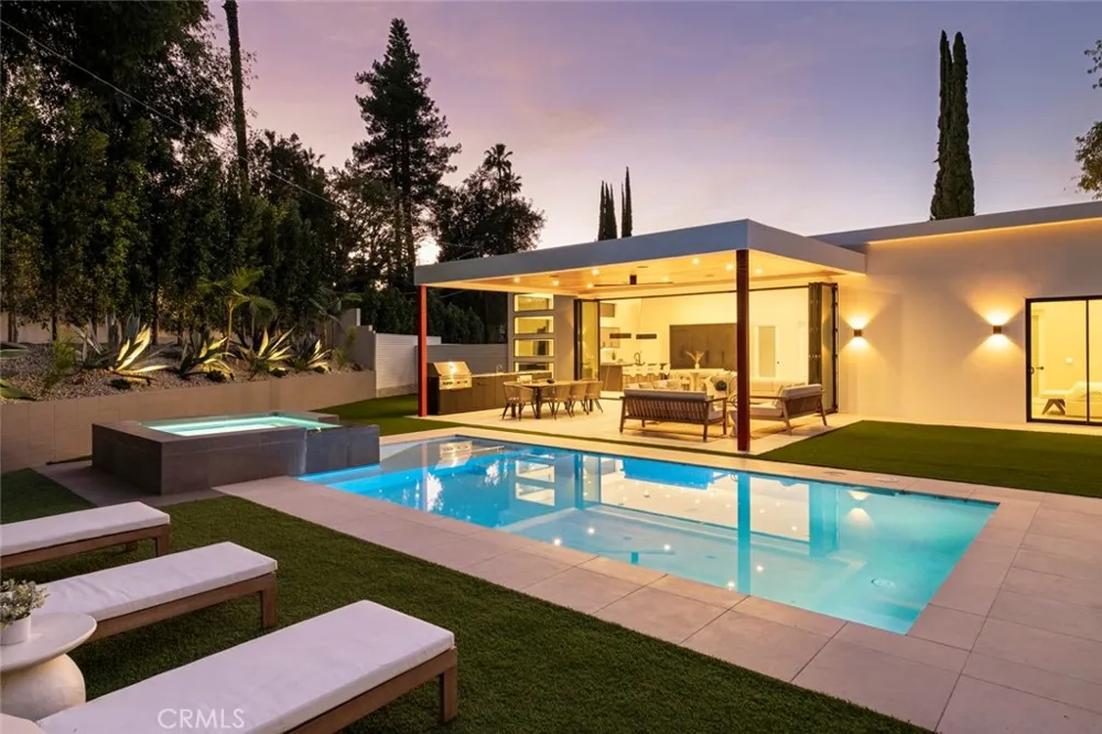 22020 Alizondo Woodland Hills, CA 91364