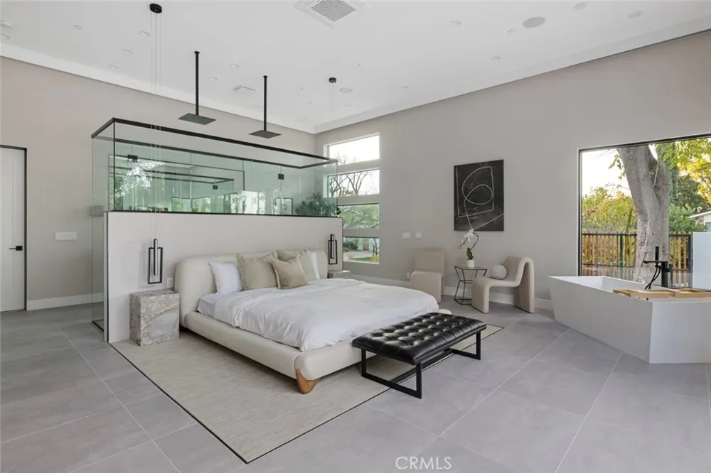 22020 Alizondo Woodland Hills, CA 91364