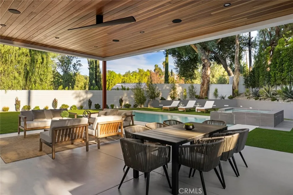22020 Alizondo Woodland Hills, CA 91364