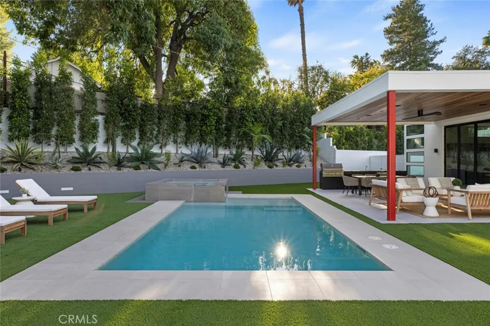 22020 Alizondo Woodland Hills, CA 91364