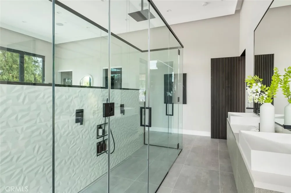 22020 Alizondo Woodland Hills, CA 91364