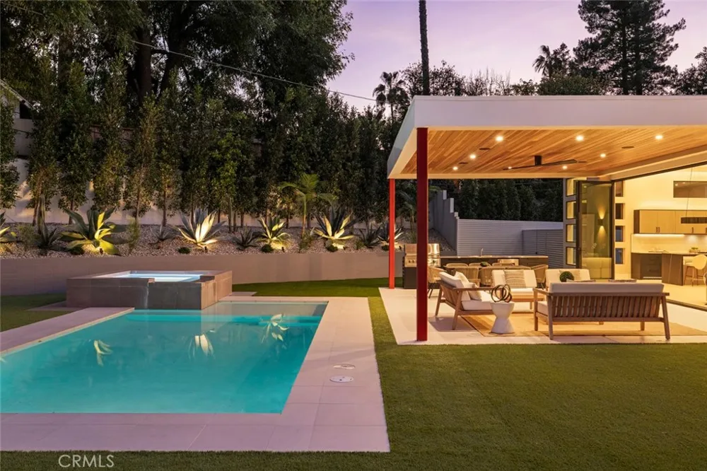 22020 Alizondo Woodland Hills, CA 91364