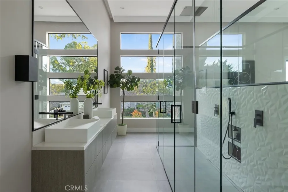 22020 Alizondo Woodland Hills, CA 91364