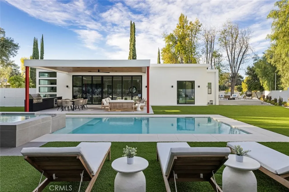 22020 Alizondo Woodland Hills, CA 91364
