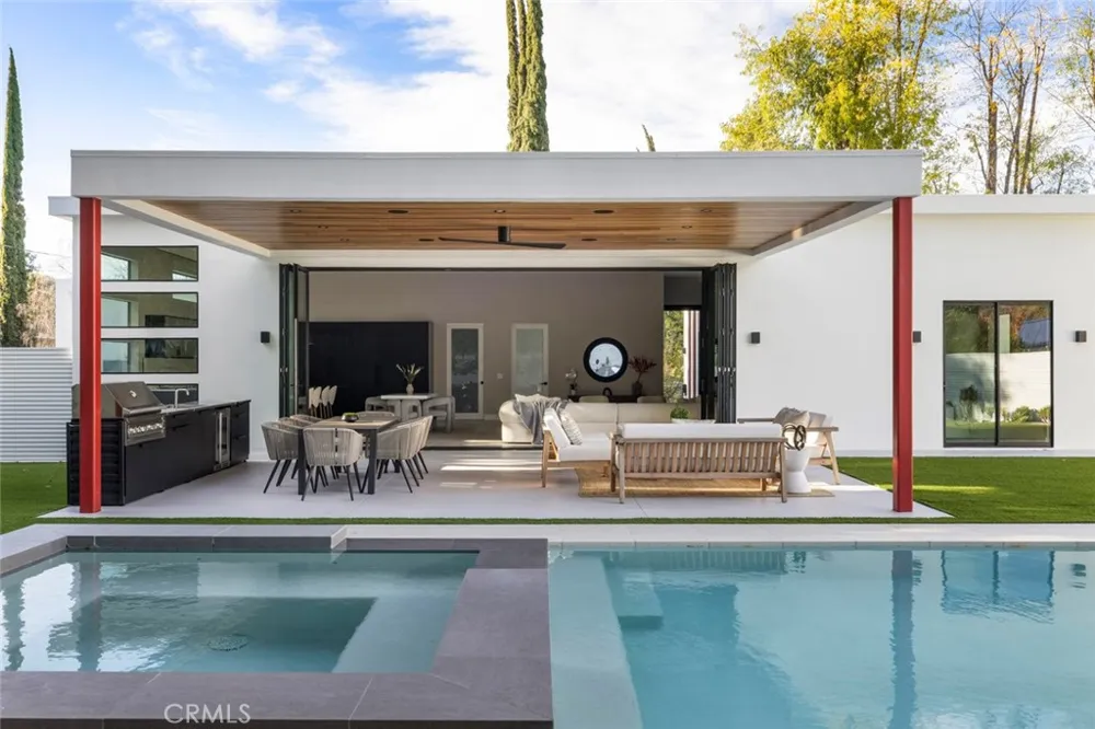 22020 Alizondo Woodland Hills, CA 91364