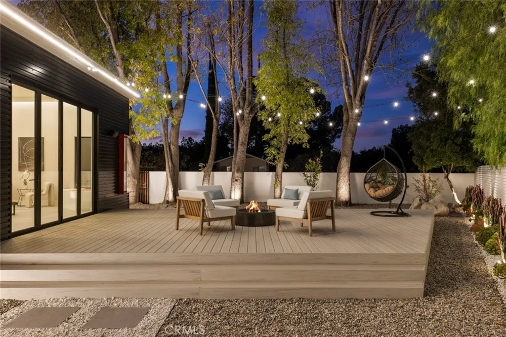 22020 Alizondo Woodland Hills, CA 91364