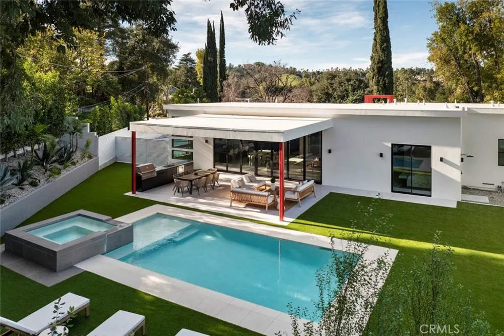 22020 Alizondo Woodland Hills, CA 91364