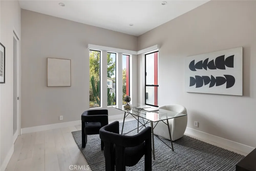 22020 Alizondo Woodland Hills, CA 91364