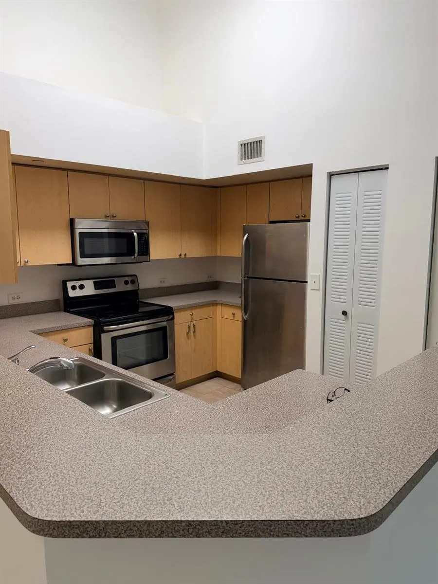 819 VILLA CIRCLE Boynton Beach, FL 33435