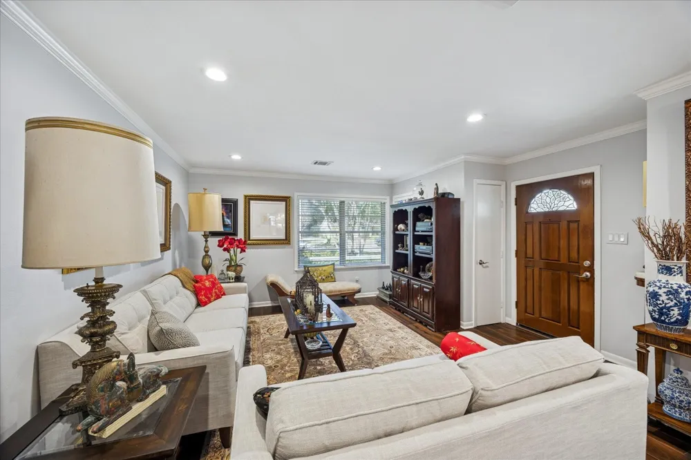 8611 Ferris Drive Houston, TX 77096
