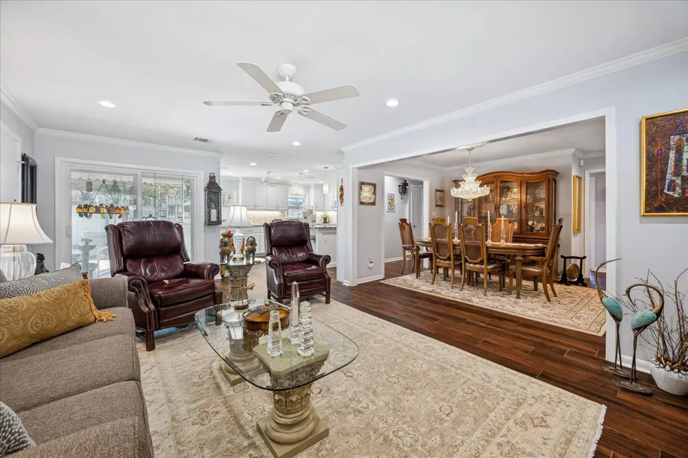 8611 Ferris Drive Houston, TX 77096