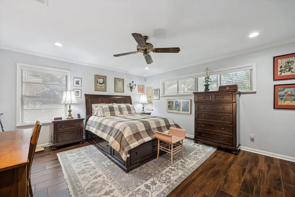 8611 Ferris Drive Houston, TX 77096