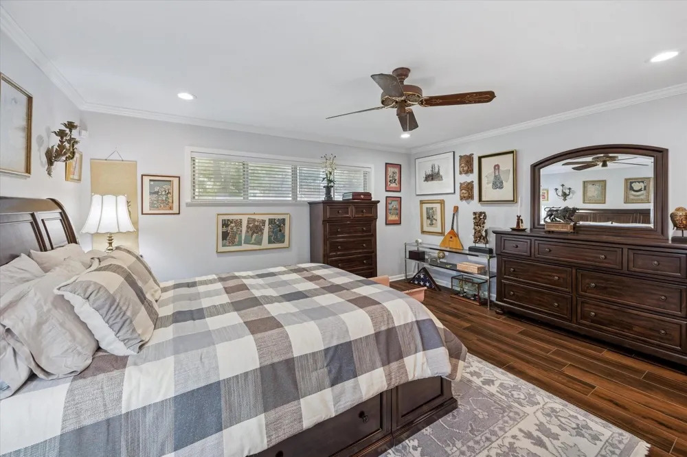 8611 Ferris Drive Houston, TX 77096