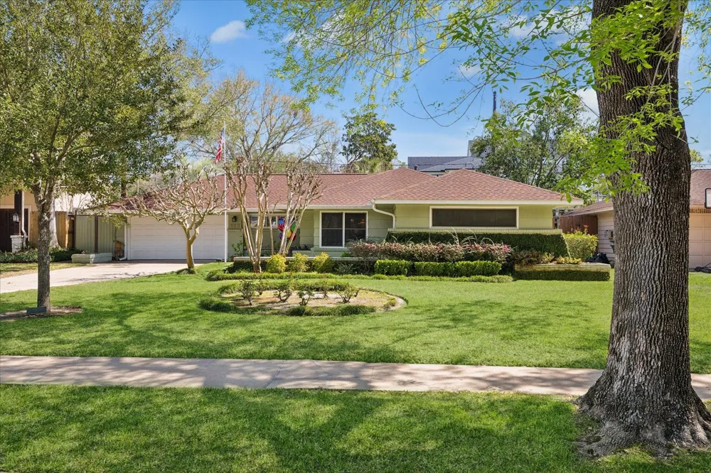 8611 Ferris Drive Houston, TX 77096