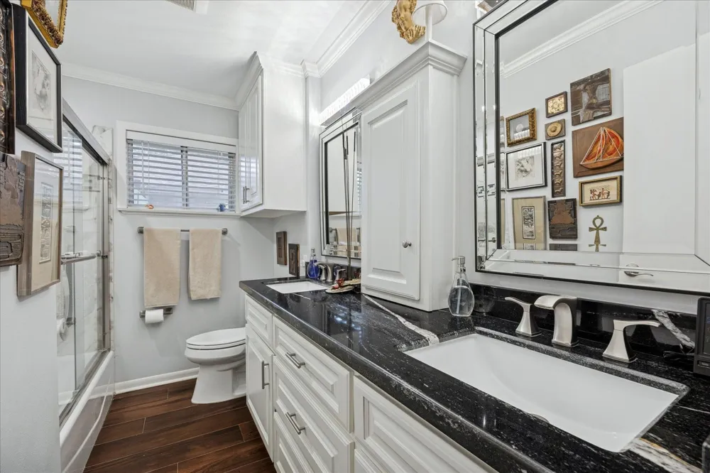 8611 Ferris Drive Houston, TX 77096