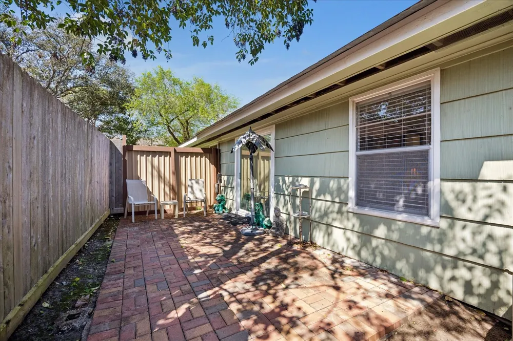 8611 Ferris Drive Houston, TX 77096