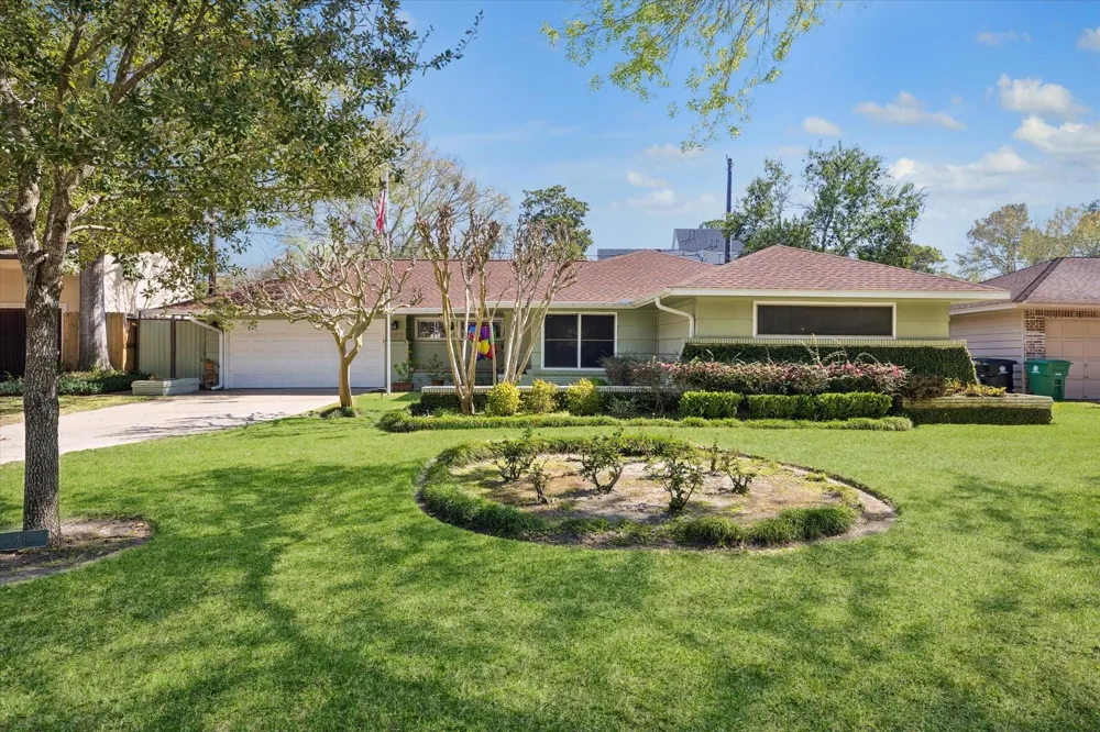 8611 Ferris Drive Houston, TX 77096