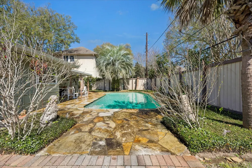 8611 Ferris Drive Houston, TX 77096