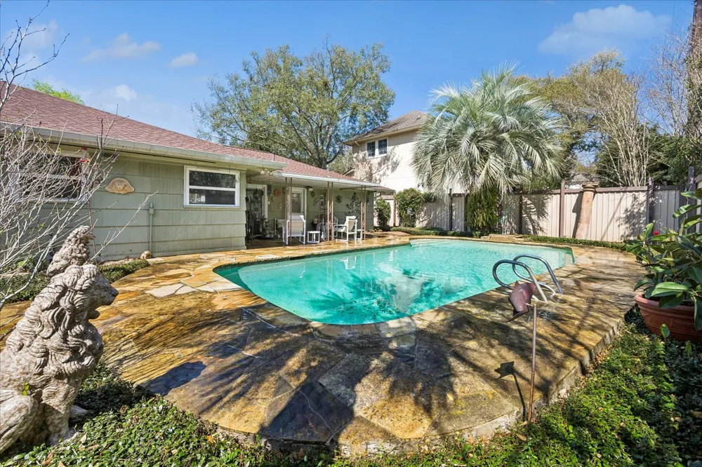 8611 Ferris Drive Houston, TX 77096