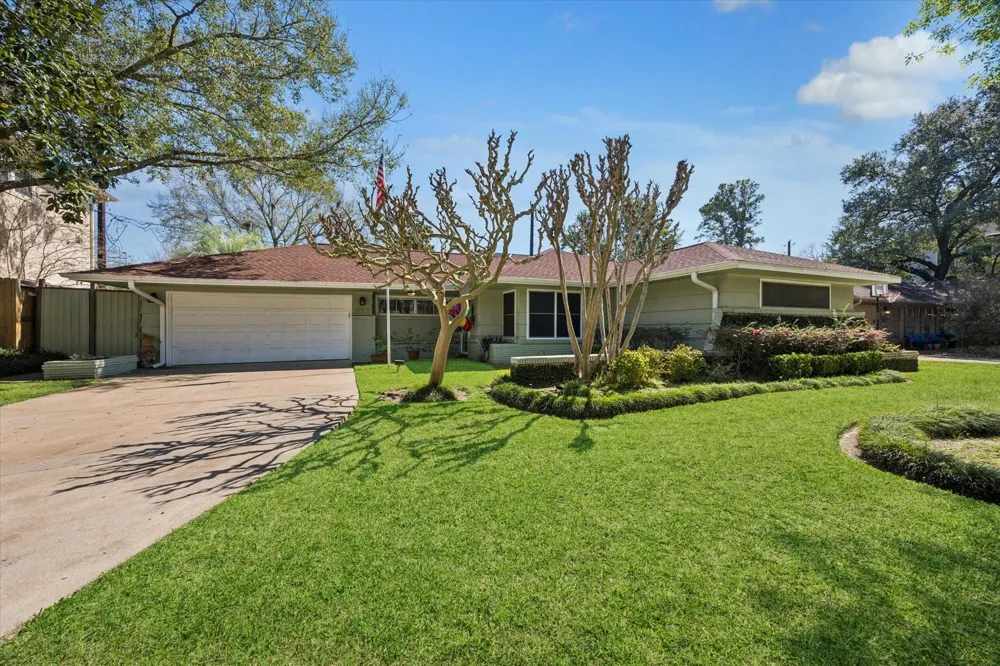 8611 Ferris Drive Houston, TX 77096