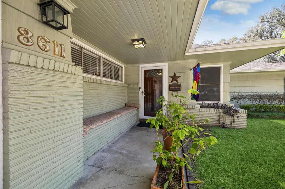 8611 Ferris Drive Houston, TX 77096