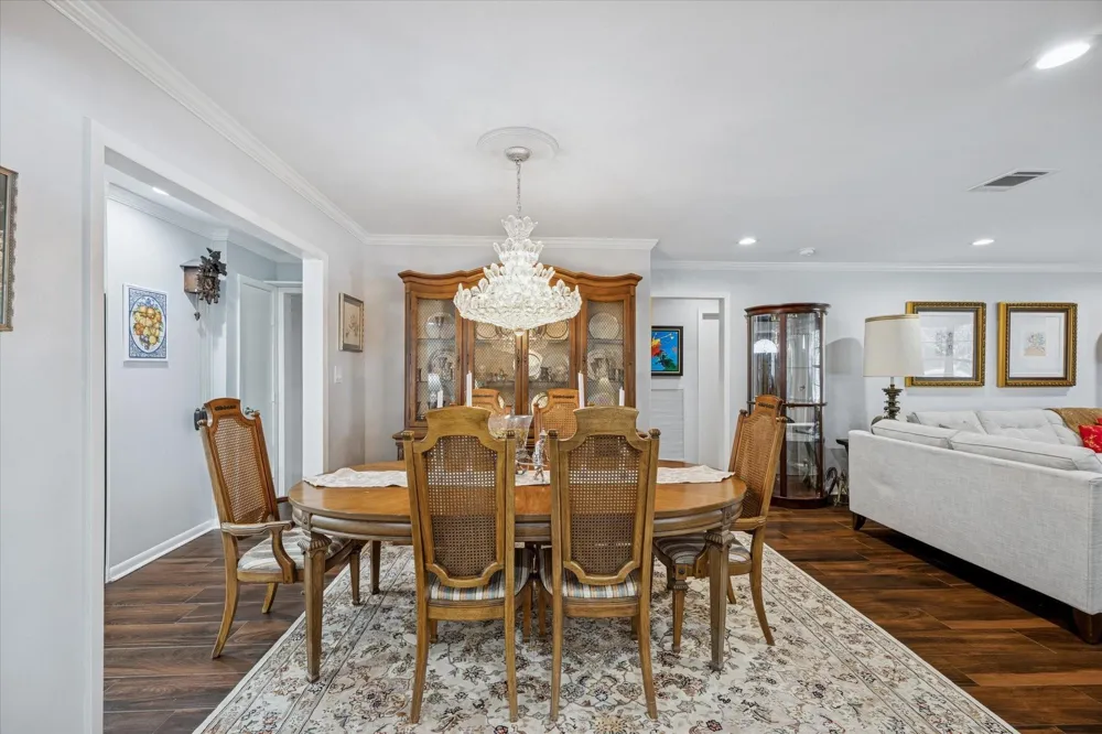 8611 Ferris Drive Houston, TX 77096