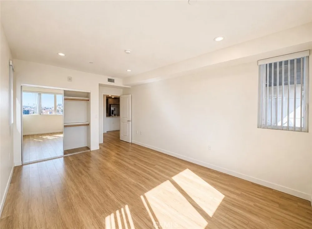 1025 S Berendo Street #511 Los Angeles, CA 90006