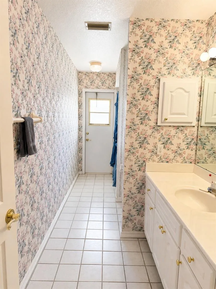 204 LAKE MARIAM COURT Winter Haven, FL 33884