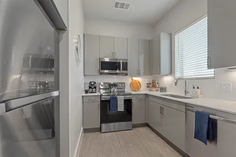 3935 Bungalow