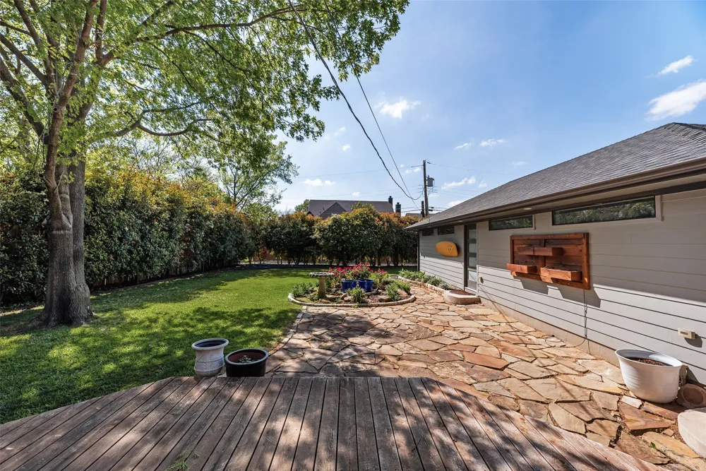 9911 Hurley Way Dallas, TX 75220
