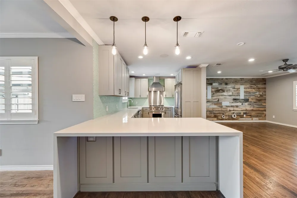 9911 Hurley Way Dallas, TX 75220