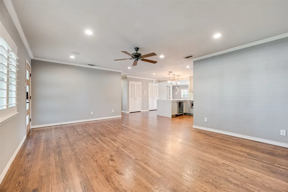 9911 Hurley Way Dallas, TX 75220