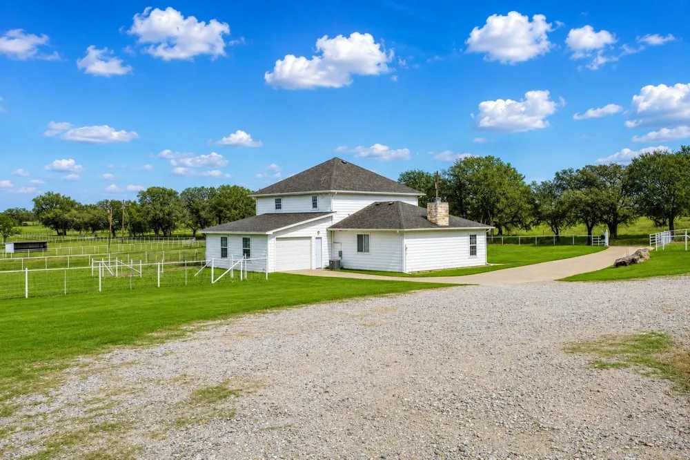 470 County Road 3198 Decatur, TX 76234