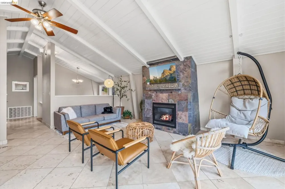 19933 Pine Mountain Dr. Groveland, CA 95321