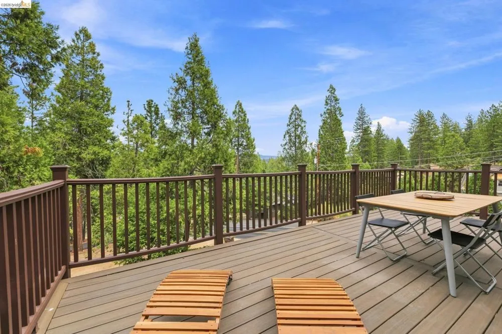 19933 Pine Mountain Dr. Groveland, CA 95321