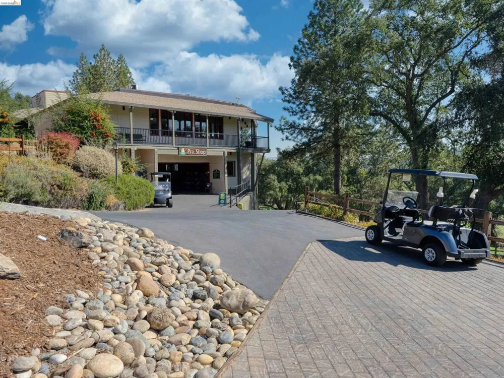19933 Pine Mountain Dr. Groveland, CA 95321