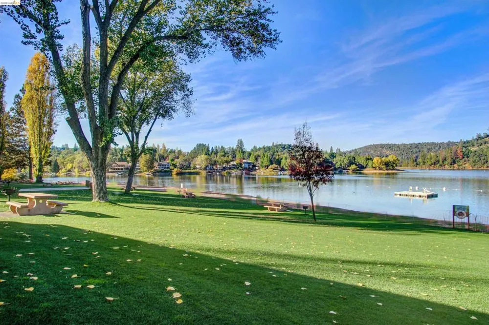19933 Pine Mountain Dr. Groveland, CA 95321