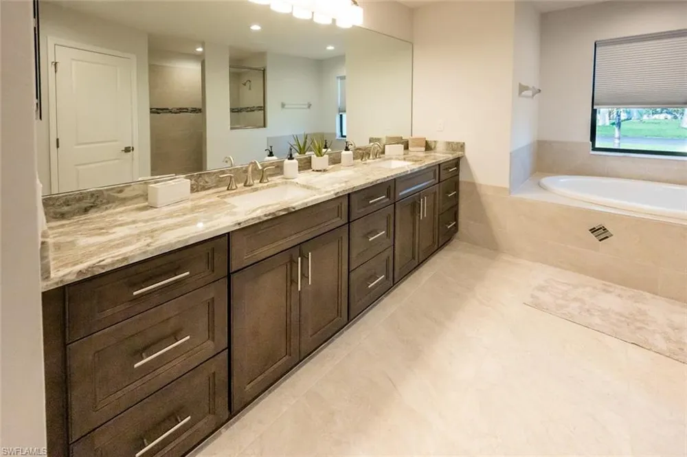 2906 SE 8th Avenue Cape Coral, FL 33904