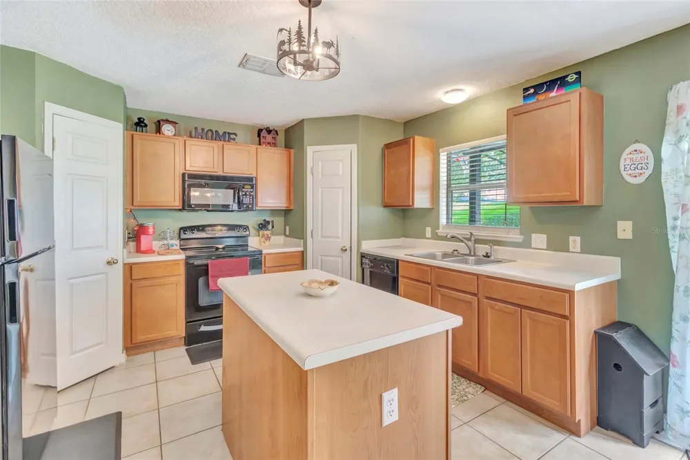 216 TRES REYES LANE Groveland, FL 34736